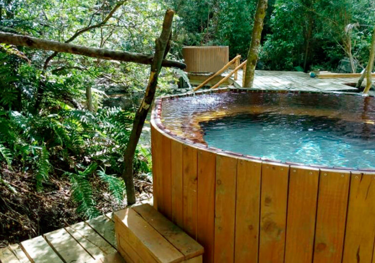 Wooden hot tub with thermal water in the forest at Chelenko